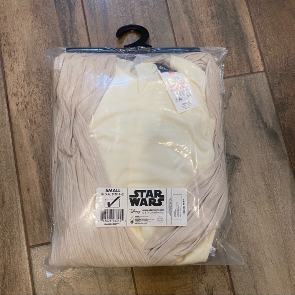 Kids Star Wars™ Rey™ Halloween Costume - Picture 5 of 7